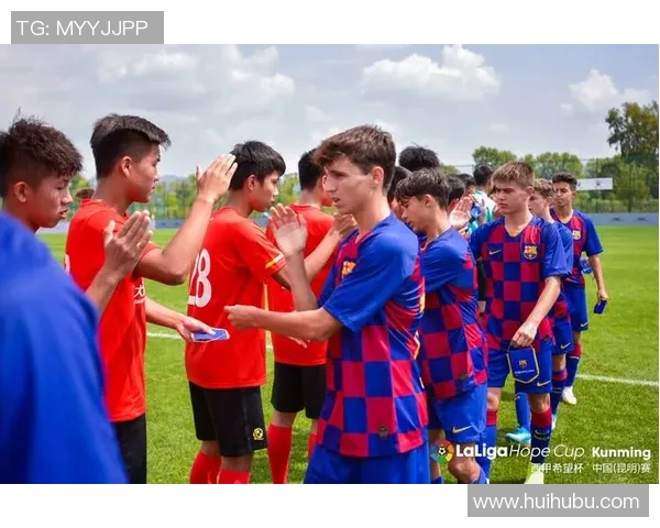 纽百伦足球明星助力青少年足球发展引领运动新风潮